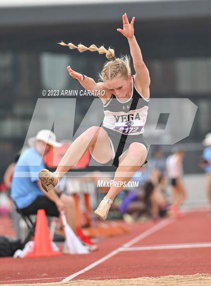 Thumbnail 2 in UIL 2A Track & Field Finals  photogallery.