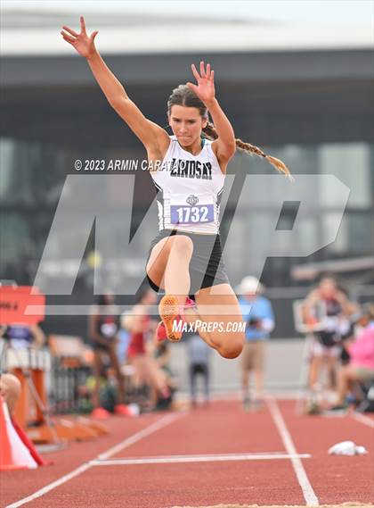 Thumbnail 2 in UIL 2A Track & Field Finals  photogallery.