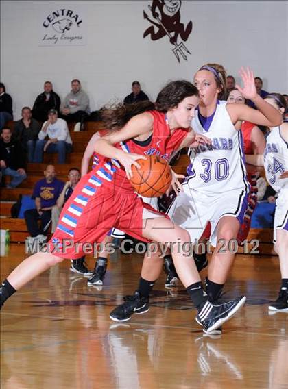 Thumbnail 3 in Central vs. Massac County (IHSA Class 2A Sectional Semi-Final) photogallery.