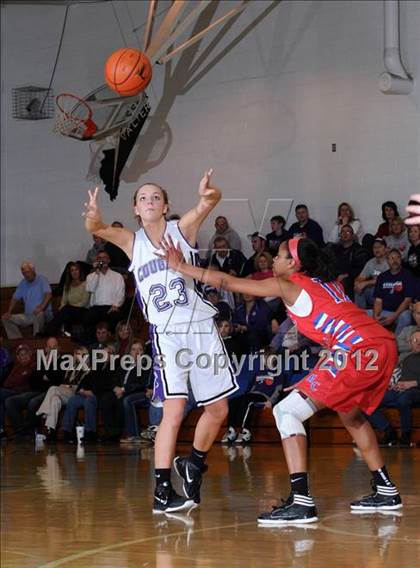 Thumbnail 2 in Central vs. Massac County (IHSA Class 2A Sectional Semi-Final) photogallery.