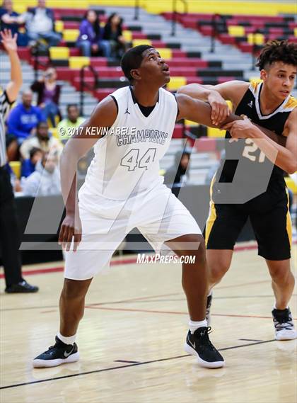Thumbnail 2 in Cesar Chavez vs Clark (Hoophall West) photogallery.