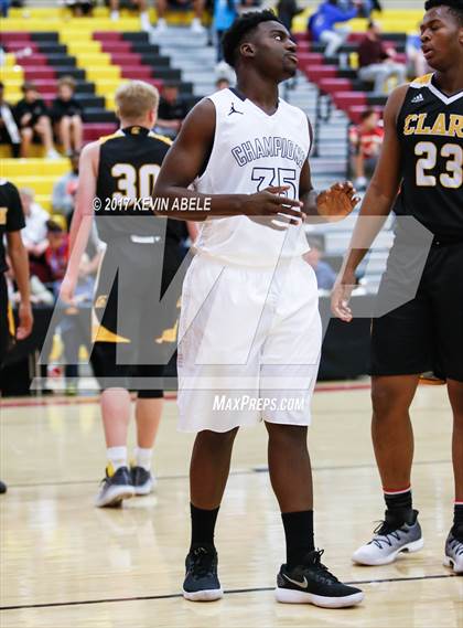 Thumbnail 2 in Cesar Chavez vs Clark (Hoophall West) photogallery.