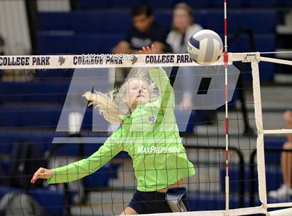 Thumbnail 1 in College Park vs Oak Ridge photogallery.