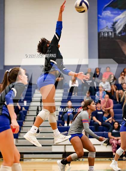 Thumbnail 3 in College Park vs Oak Ridge photogallery.