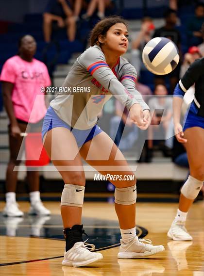 Thumbnail 2 in College Park vs Oak Ridge photogallery.