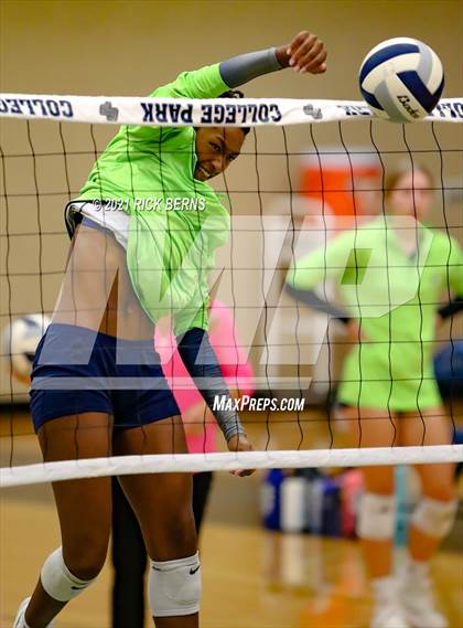 Thumbnail 2 in College Park vs Oak Ridge photogallery.