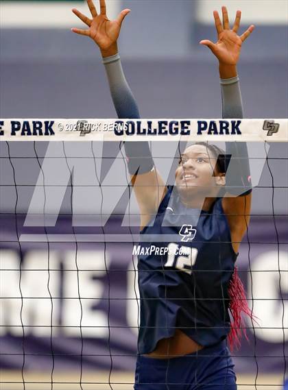 Thumbnail 1 in College Park vs Oak Ridge photogallery.