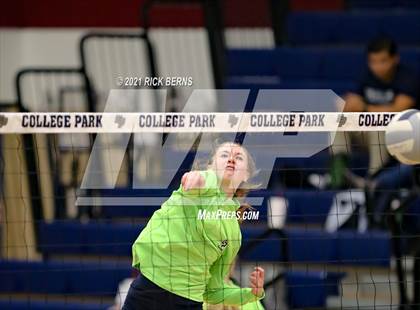 Thumbnail 1 in College Park vs Oak Ridge photogallery.