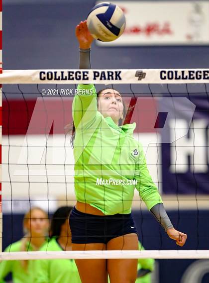 Thumbnail 2 in College Park vs Oak Ridge photogallery.