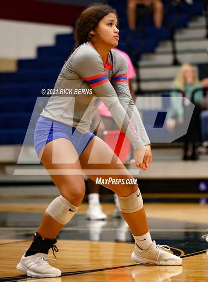Thumbnail 1 in College Park vs Oak Ridge photogallery.