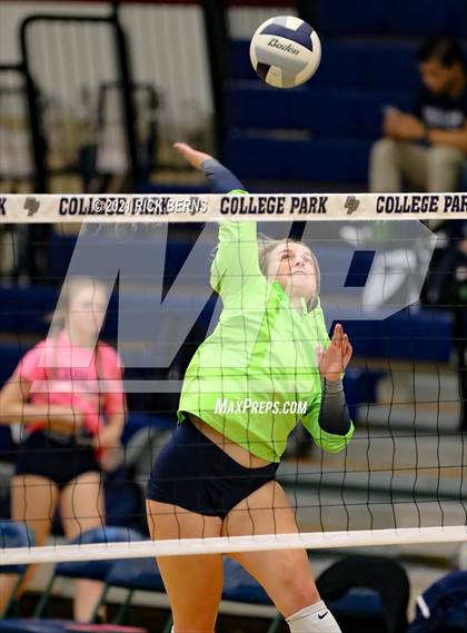 Thumbnail 1 in College Park vs Oak Ridge photogallery.