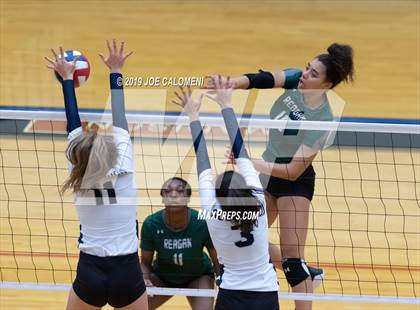 Thumbnail 3 in Reagan [Ronald] vs Alexander (NEISD Volleyball Tournament) photogallery.