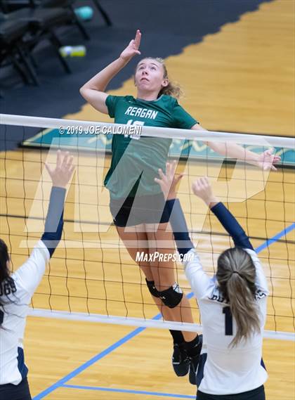 Thumbnail 1 in Reagan [Ronald] vs Alexander (NEISD Volleyball Tournament) photogallery.