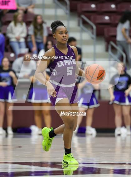 Thumbnail 1 in Frankston vs. LaPoynor (UIL 2A Regional Semifinal Playoff) photogallery.