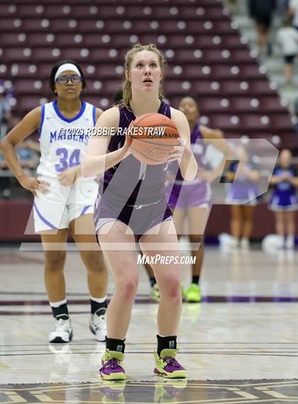 Thumbnail 2 in Frankston vs. LaPoynor (UIL 2A Regional Semifinal Playoff) photogallery.