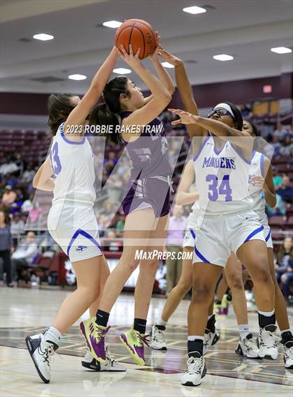 Thumbnail 3 in Frankston vs. LaPoynor (UIL 2A Regional Semifinal Playoff) photogallery.