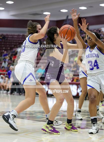 Thumbnail 2 in Frankston vs. LaPoynor (UIL 2A Regional Semifinal Playoff) photogallery.
