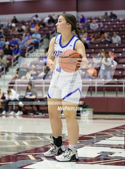 Thumbnail 3 in Frankston vs. LaPoynor (UIL 2A Regional Semifinal Playoff) photogallery.