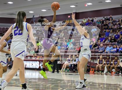 Thumbnail 2 in Frankston vs. LaPoynor (UIL 2A Regional Semifinal Playoff) photogallery.