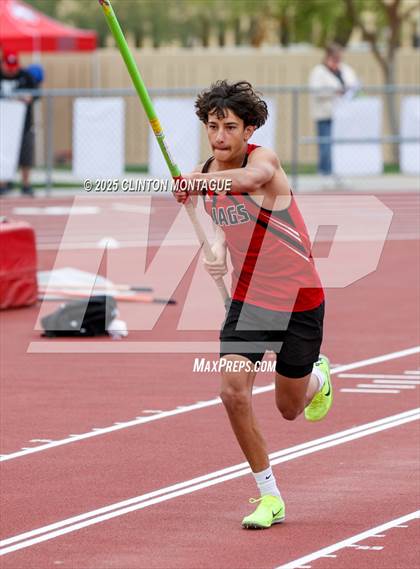 Thumbnail 2 in Devon Allen Invitational (Pole Vault) photogallery.
