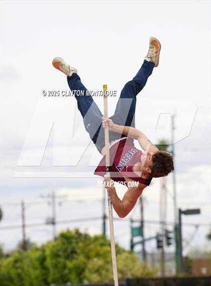 Thumbnail 3 in Devon Allen Invitational (Pole Vault) photogallery.