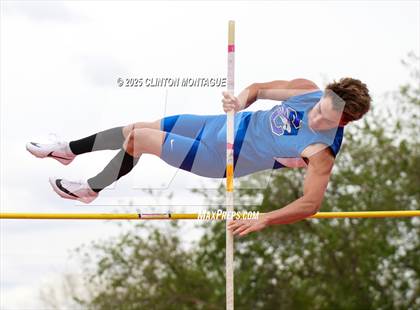 Thumbnail 2 in Devon Allen Invitational (Pole Vault) photogallery.