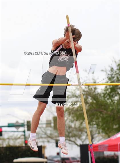 Thumbnail 2 in Devon Allen Invitational (Pole Vault) photogallery.