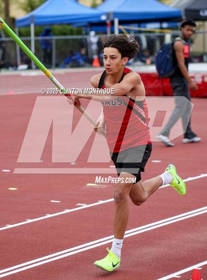 Thumbnail 3 in Devon Allen Invitational (Pole Vault) photogallery.
