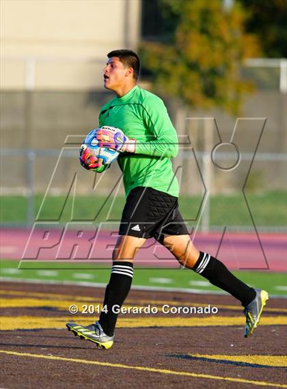 Thumbnail 3 in Weston Ranch vs. Livingston (CIF SJS D4 Final) photogallery.
