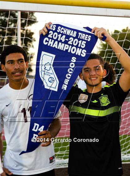 Thumbnail 2 in Weston Ranch vs. Livingston (CIF SJS D4 Final) photogallery.