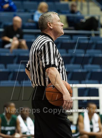 Thumbnail 2 in El Cerrito vs. Sacred Heart Cathedral (MaxPreps MLK Classic) photogallery.