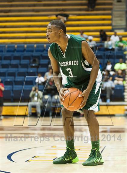 Thumbnail 3 in El Cerrito vs. Sacred Heart Cathedral (MaxPreps MLK Classic) photogallery.