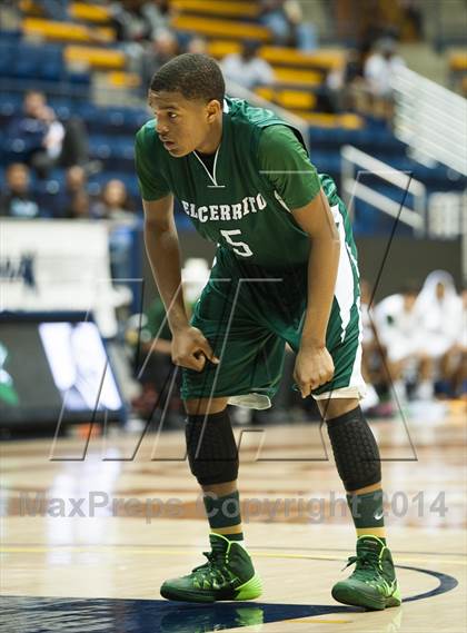 Thumbnail 3 in El Cerrito vs. Sacred Heart Cathedral (MaxPreps MLK Classic) photogallery.