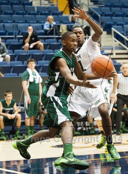 Thumbnail 3 in El Cerrito vs. Sacred Heart Cathedral (MaxPreps MLK Classic) photogallery.