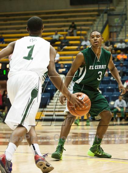 Thumbnail 2 in El Cerrito vs. Sacred Heart Cathedral (MaxPreps MLK Classic) photogallery.