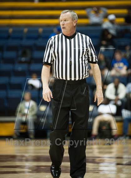 Thumbnail 2 in El Cerrito vs. Sacred Heart Cathedral (MaxPreps MLK Classic) photogallery.