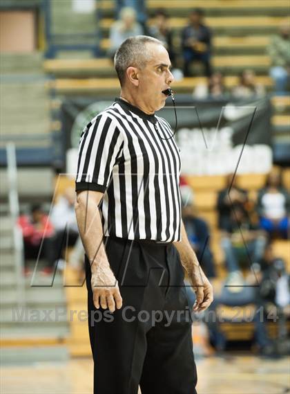Thumbnail 3 in El Cerrito vs. Sacred Heart Cathedral (MaxPreps MLK Classic) photogallery.