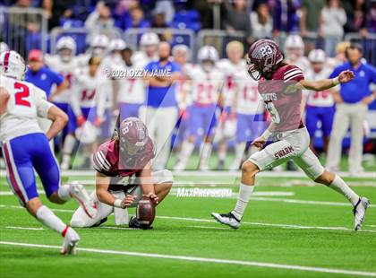 Thumbnail 3 in Flour Bluff vs. Gregory-Portland (UIL 5A D1 Regional Playoff) photogallery.