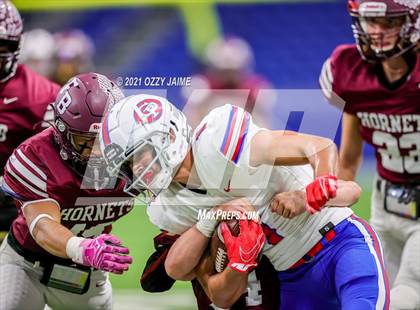 Thumbnail 3 in Flour Bluff vs. Gregory-Portland (UIL 5A D1 Regional Playoff) photogallery.
