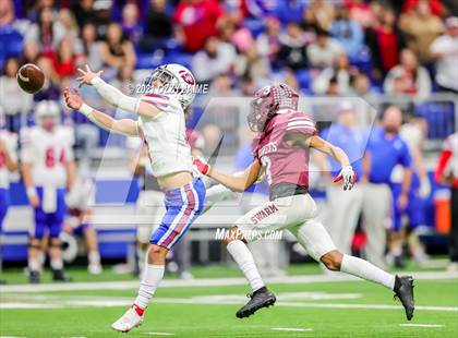 Thumbnail 2 in Flour Bluff vs. Gregory-Portland (UIL 5A D1 Regional Playoff) photogallery.
