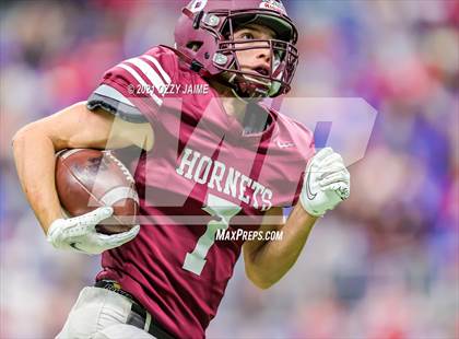 Thumbnail 2 in Flour Bluff vs. Gregory-Portland (UIL 5A D1 Regional Playoff) photogallery.