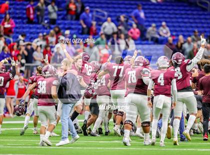 Thumbnail 1 in Flour Bluff vs. Gregory-Portland (UIL 5A D1 Regional Playoff) photogallery.