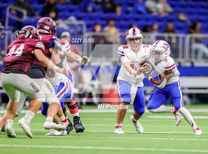 Thumbnail 1 in Flour Bluff vs. Gregory-Portland (UIL 5A D1 Regional Playoff) photogallery.
