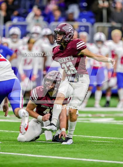 Thumbnail 1 in Flour Bluff vs. Gregory-Portland (UIL 5A D1 Regional Playoff) photogallery.