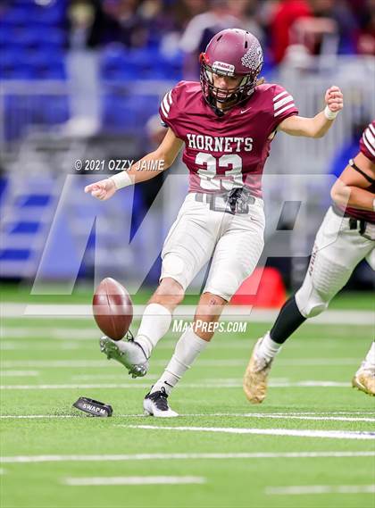 Thumbnail 1 in Flour Bluff vs. Gregory-Portland (UIL 5A D1 Regional Playoff) photogallery.
