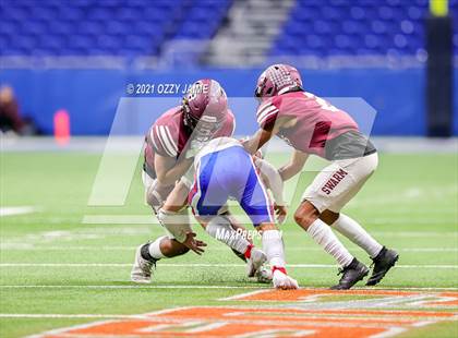 Thumbnail 1 in Flour Bluff vs. Gregory-Portland (UIL 5A D1 Regional Playoff) photogallery.