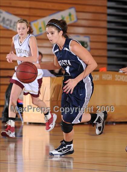 Thumbnail 2 in Vista del Lago vs. Whitney (Bulldog Winter Classic) photogallery.