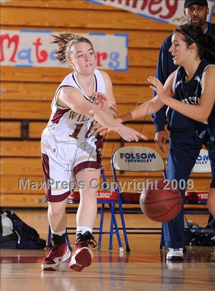Thumbnail 2 in Vista del Lago vs. Whitney (Bulldog Winter Classic) photogallery.