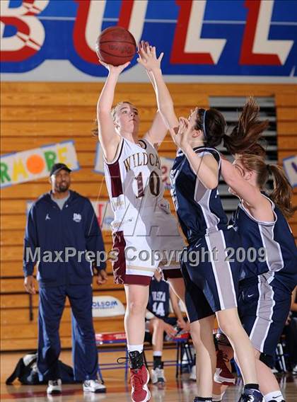 Thumbnail 2 in Vista del Lago vs. Whitney (Bulldog Winter Classic) photogallery.