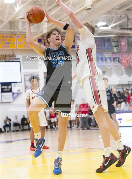 Thumbnail 1 in Omaha Westside vs. Papillion-LaVista South (Metro Tournament Final) photogallery.